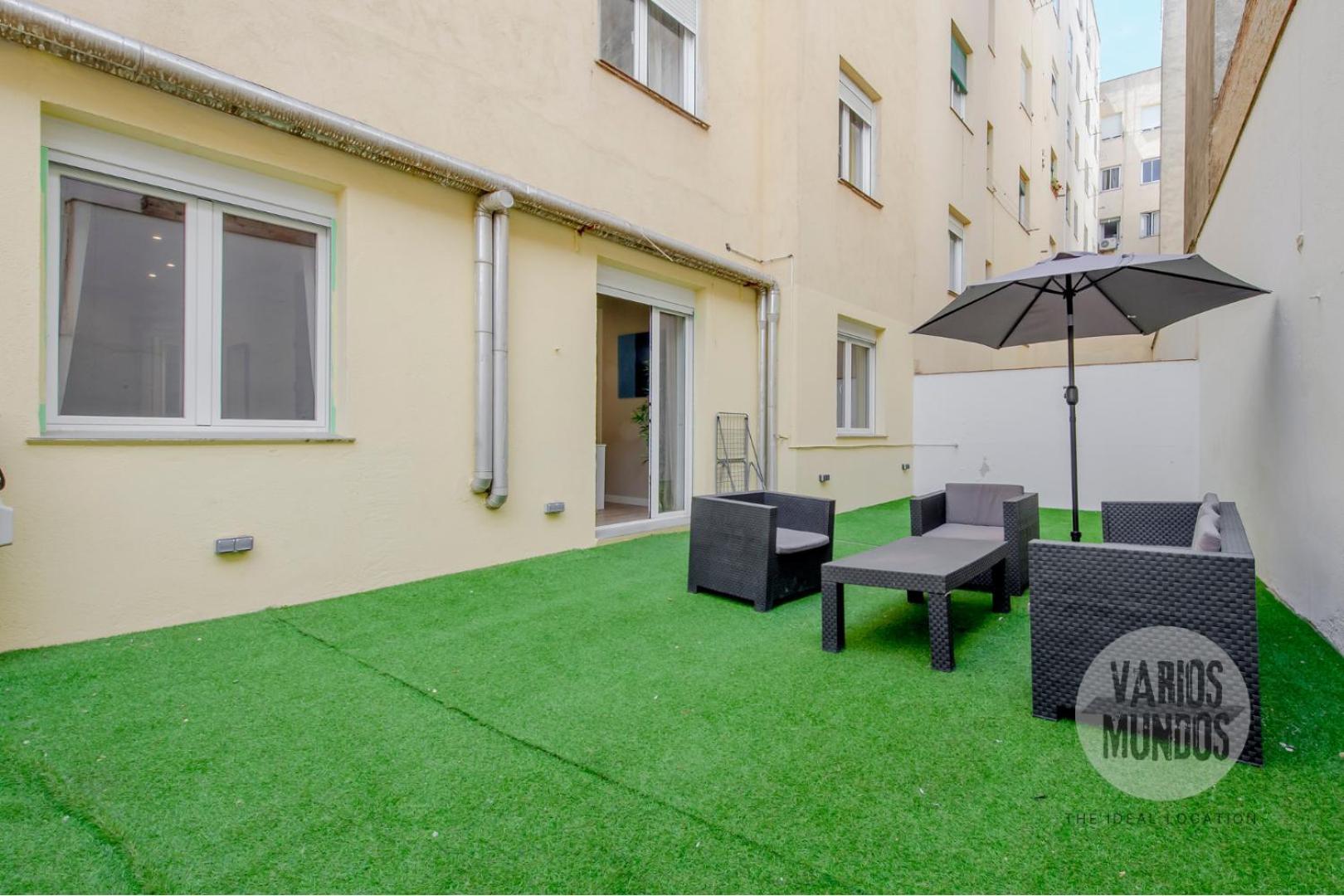 Vive Madrid Con Terraza Para 5 En Santa Ana 6, Madrid